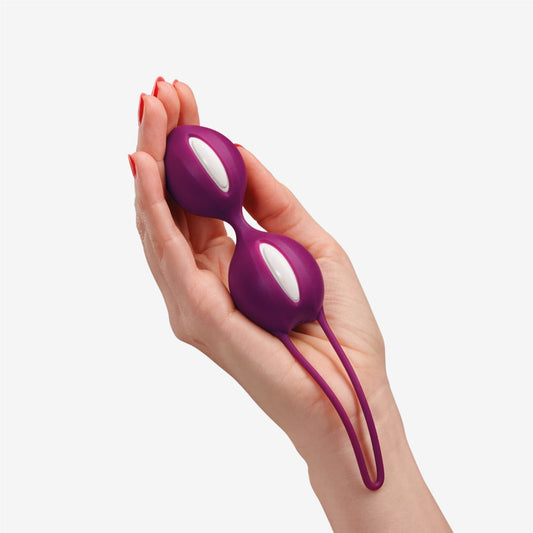 SMARTBALLS DUO grape kegel balls handshot
